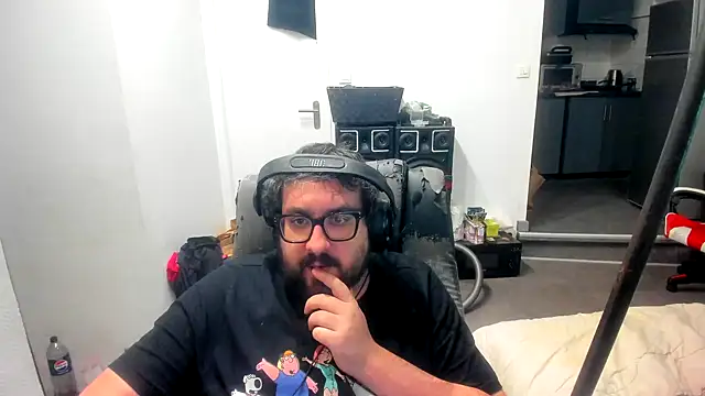 Snapshot of bears549a chatting on November 2025 11:20:02 PM bears549a online show from November 2025 11:20:02 PM