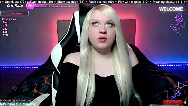 Snapshot of camsmiley chatting on December 2025 08:50:01 PM camsmiley online show from December 2025 08:50:01 PM