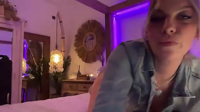 cyberchickie maria online show from February 2025 09:14:02 PM
