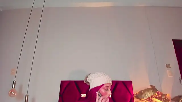 JupiteFox online show from November 2025 01:17:01 AM