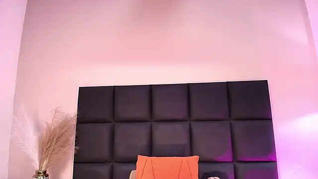 JupiteFox online show from May 2026 11:46:01 PM