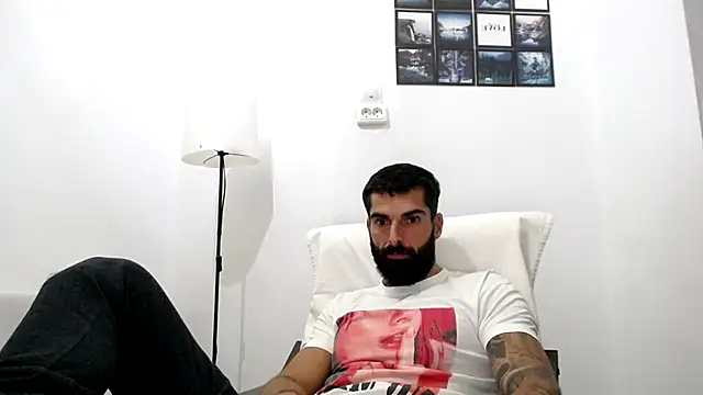 Verycutex online show from October 2025 05:38:02 PM