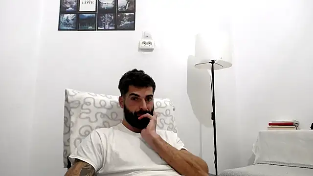 Snapshot of Verycutex chatting on October 2025 07:00:01 PM Verycutex online show from October 2025 07:00:01 PM