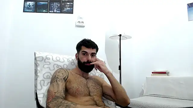 Snapshot of Verycutex chatting on November 2025 02:20:01 PM Verycutex online show from November 2025 02:20:01 PM