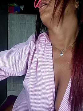 Snapshot of allyson22andy chatting on November 2025 09:37:01 PM allyson22andy online show from November 2025 09:37:01 PM