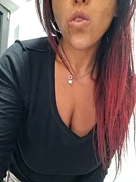 Snapshot of allyson22andy chatting on November 2025 01:10:01 PM allyson22andy online show from November 2025 01:10:01 PM