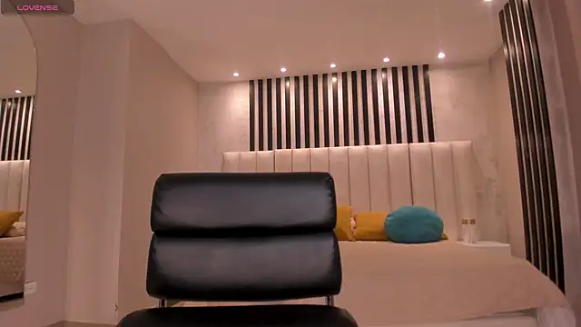 MiaRoberts1 online show from March 2026 12:16:02 PM