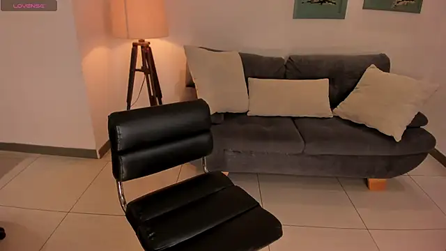 Snapshot of MiaRoberts1 chatting on November 2025 11:47:02 AM MiaRoberts1 online show from November 2025 11:47:02 AM