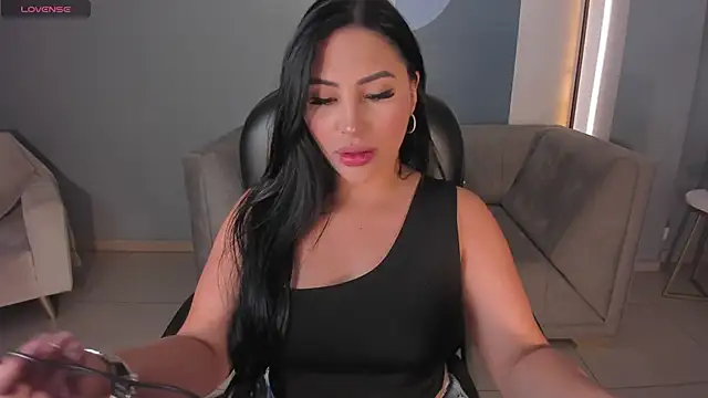 Snapshot of MiaRoberts1 chatting on November 2025 05:57:01 PM MiaRoberts1 online show from November 2025 05:57:01 PM