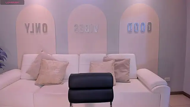 Snapshot of MiaRoberts1 chatting on November 2025 12:31:02 PM MiaRoberts1 online show from November 2025 12:31:02 PM