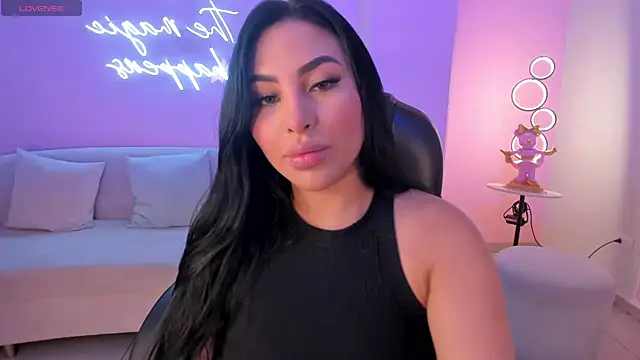 Snapshot of MiaRoberts1 chatting on October 2025 12:28:01 PM MiaRoberts1 online show from October 2025 12:28:01 PM