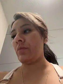 Snapshot of Aw_ThROAt9 chatting on June 2026 02:15:01 PM Aw ThROAt9 online show from June 2026 02:15:01 PM