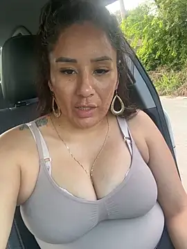 Snapshot of Aw_ThROAt9 chatting on June 2026 01:27:01 PM Aw ThROAt9 online show from June 2026 01:27:01 PM
