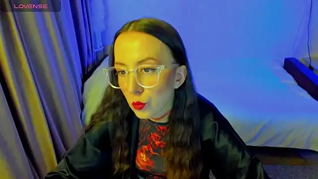 CurlySteph online show from April 2026 07:21:01 PM