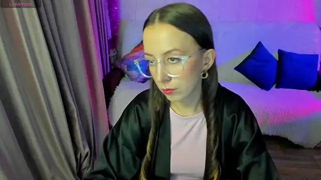 CurlySteph online show from November 2025 06:01:01 PM