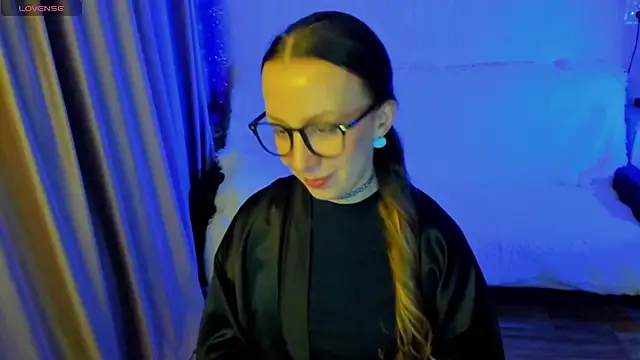 CurlySteph online show from November 2025 05:24:01 PM