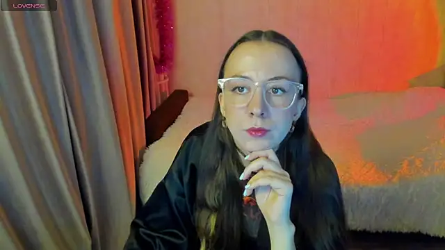 CurlySteph online show from November 2025 04:54:01 PM