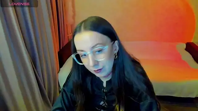 CurlySteph online show from April 2026 04:35:01 PM