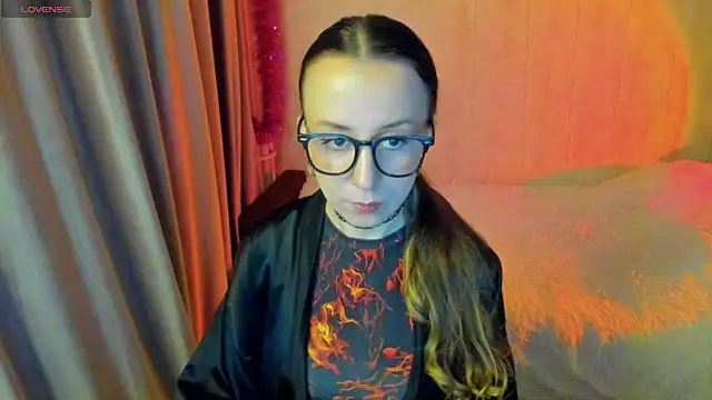 CurlySteph online show from November 2025 06:01:01 PM