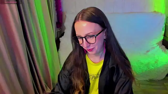 CurlySteph online show from November 2025 05:24:01 PM