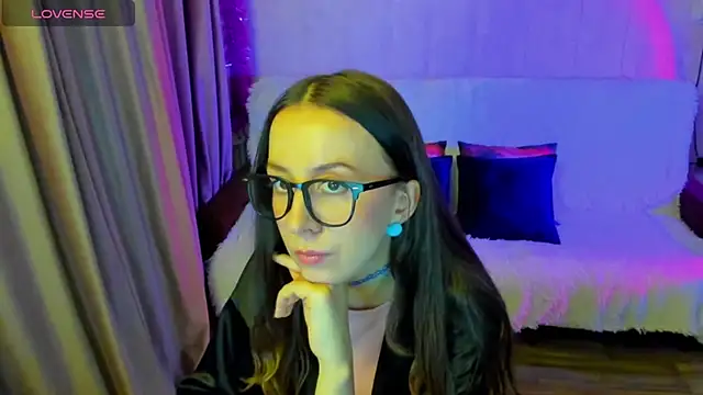 CurlySteph online show from December 2025 06:02:02 PM