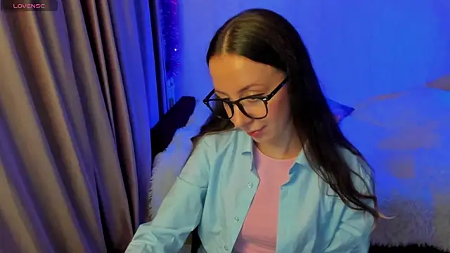 CurlySteph online show from October 2025 04:40:01 PM