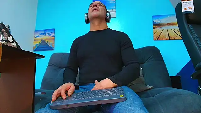 juanses n toro online show from October 2025 12:48:01 PM