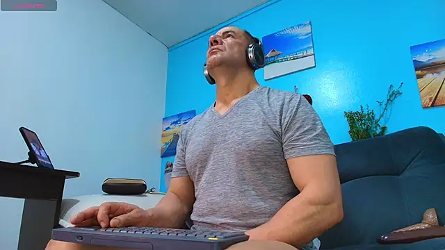 juanses n toro online show from October 2025 01:04:02 PM