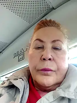 Hottie-Mom online show from November 2025 11:25:01 AM