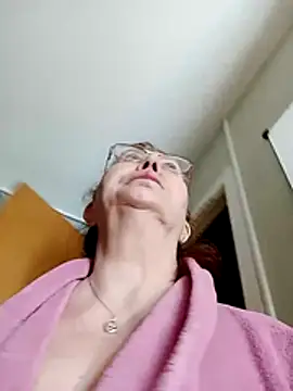 Hottie-Mom online show from May 2026 07:25:01 AM