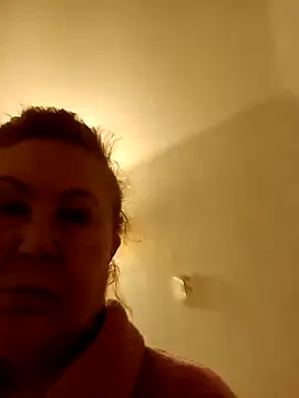 Hottie-Mom online show from November 2025 07:55:01 AM