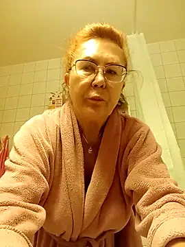 Hottie-Mom online show from October 2025 08:05:01 AM