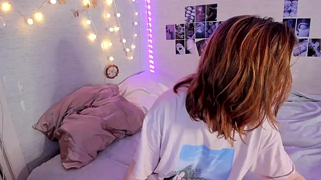 Snapshot of YunaPeace chatting on November 2025 09:24:01 AM YunaPeace online show from November 2025 09:24:01 AM