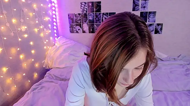 YunaPeace online show from September 2025 12:43:02 PM