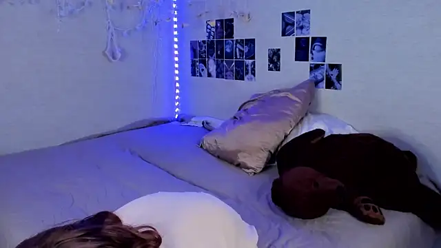 YunaPeace online show from March 2025 07:01:02 PM