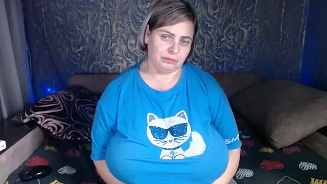 EvaCristal online show from December 2025 01:56:01 PM