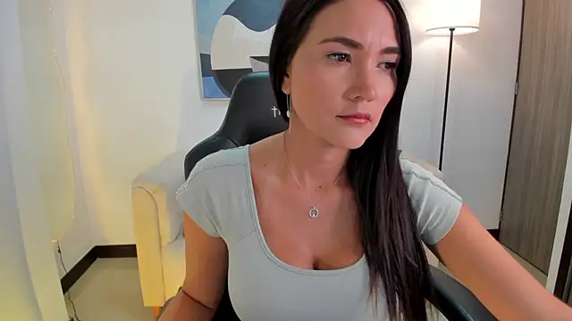 Snapshot of SaraParker_ chatting on September 2025 10:48:02 PM SaraParker online show from September 2025 10:48:02 PM