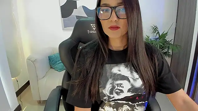 Snapshot of SaraParker_ chatting on March 2025 03:35:02 PM SaraParker online show from March 2025 03:35:02 PM