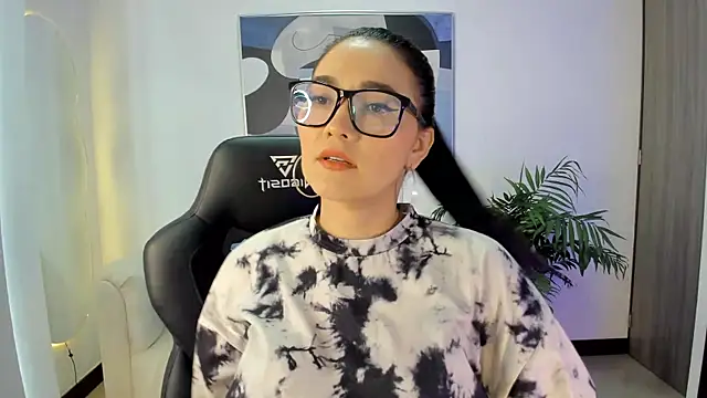 Snapshot of SaraParker_ chatting on March 2025 03:56:01 PM SaraParker online show from March 2025 03:56:01 PM