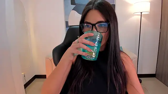 Snapshot of SaraParker_ chatting on October 2025 04:28:01 PM SaraParker online show from October 2025 04:28:01 PM