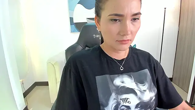 Snapshot of SaraParker_ chatting on October 2025 04:14:01 PM SaraParker online show from October 2025 04:14:01 PM