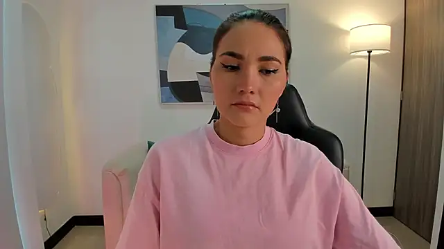 Snapshot of SaraParker_ chatting on November 2025 04:11:02 PM SaraParker online show from November 2025 04:11:02 PM