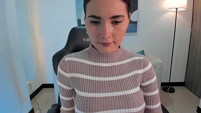 Snapshot of SaraParker_ chatting on November 2025 10:58:01 PM SaraParker online show from November 2025 10:58:01 PM