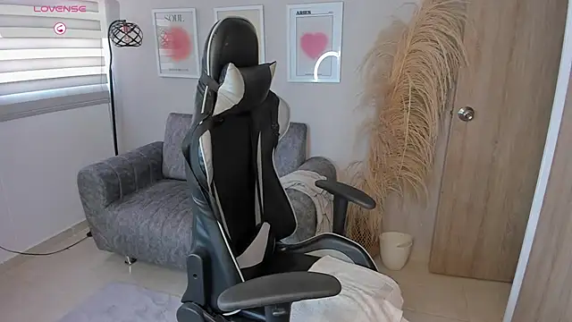 Snapshot of ashley_23_ chatting on October 2025 06:40:02 PM ashley 23 online show from October 2025 06:40:02 PM