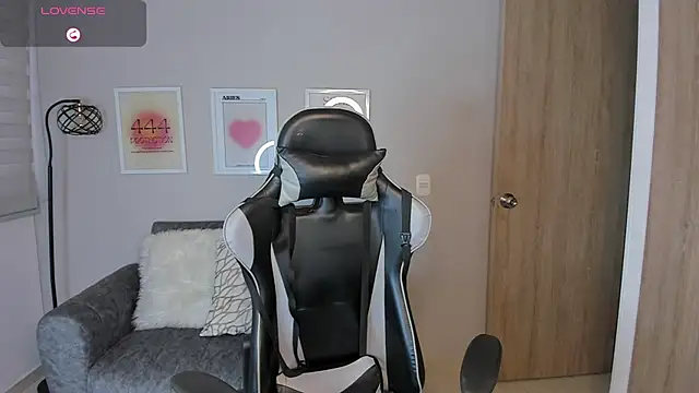 ashley 23  online show from January 2026 10:27:02 PM