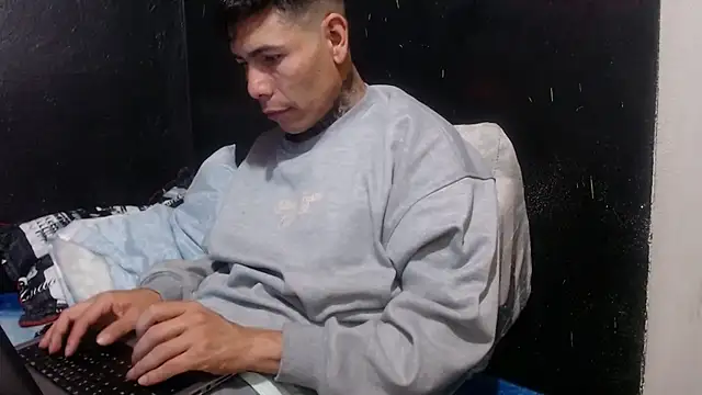 Snapshot of dannnyhot24 chatting on January 2025 08:32:01 PM dannnyhot24 online show from January 2025 08:32:01 PM