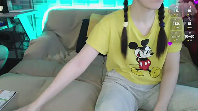 Snapshot of CamBugsBunny chatting on February 2026 01:00:02 PM CamBugsBunny online show from February 2026 01:00:02 PM