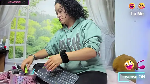 nikool32 online show from October 2025 11:53:01 AM