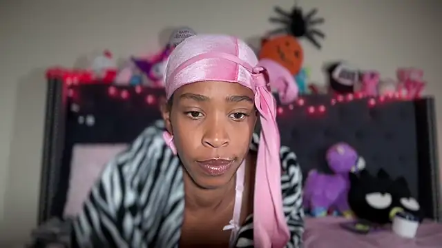 Snapshot of Cum2Charm chatting on October 2025 02:35:02 PM Cum2Charm online show from October 2025 02:35:02 PM