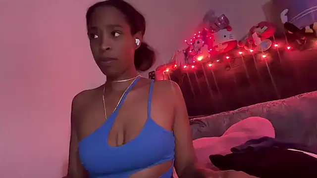 Snapshot of Cum2Charm chatting on October 2025 02:21:03 AM Cum2Charm online show from October 2025 02:21:03 AM